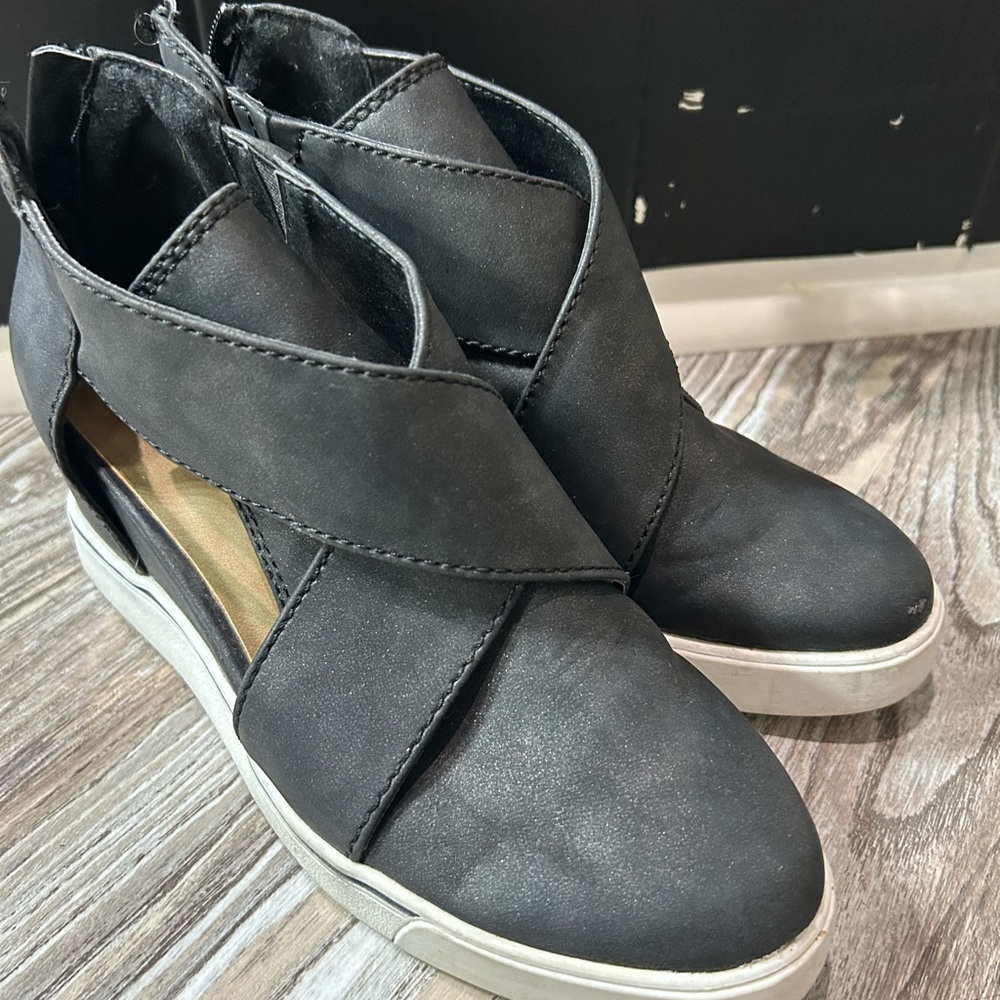Maurice’s Gloria slip on sneakers black sz 8 EUC